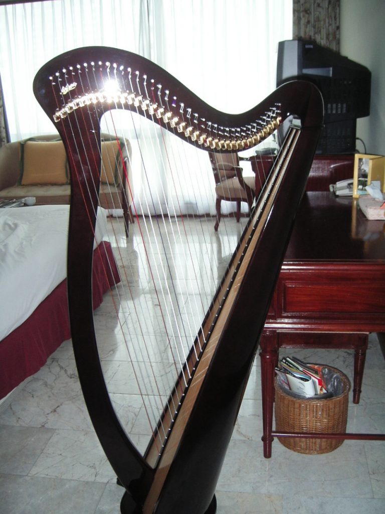 私のハープは台湾製「Artone３６弦」 | 癒しのハープ SACHIKO